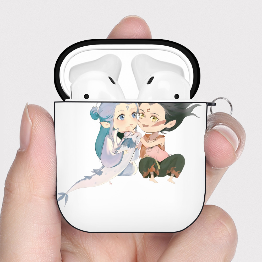 （画像用） Ne Zha 2 ナタ 魔童の大暴れ AirPods 第2世代保護ケース ハードシェル ブラック 耐衝撃・防指紋・カラビナ付き