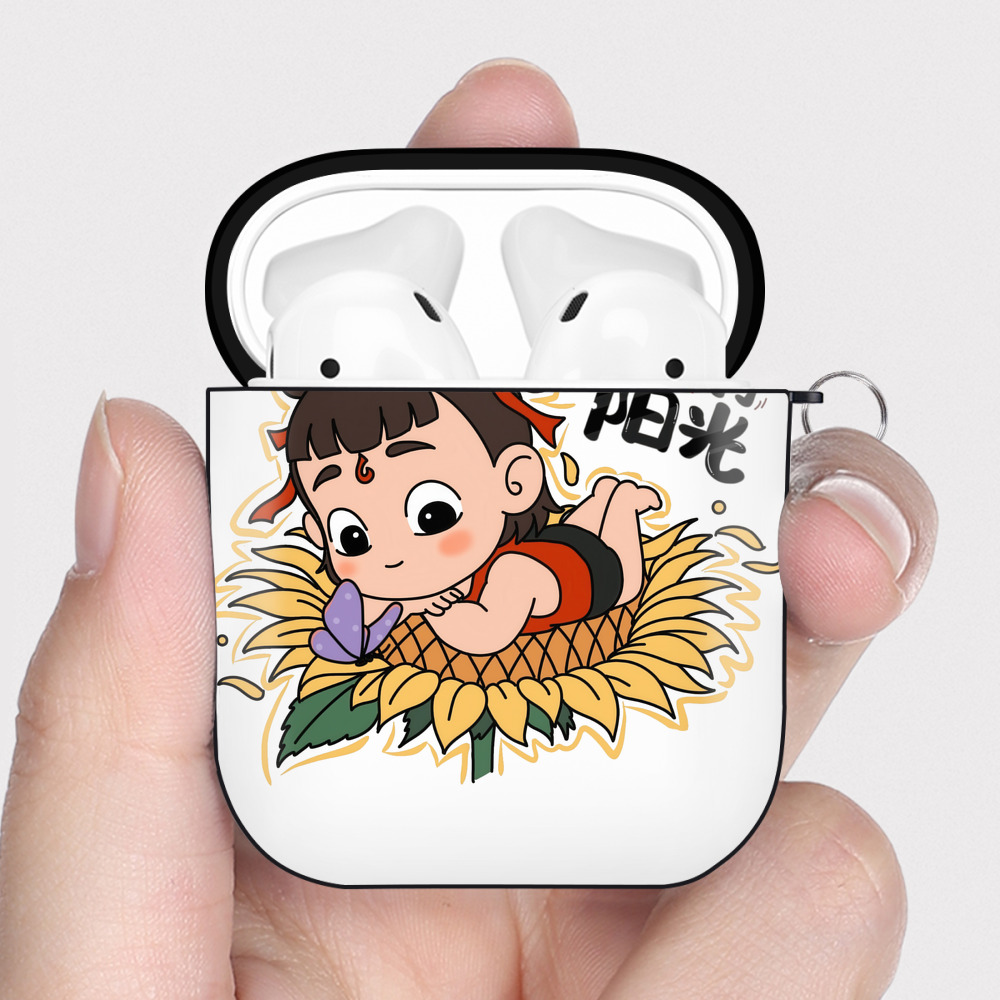 （画像用） Ne Zha 2 ナタ 魔童の大暴れ AirPods 第2世代保護ケース ハードシェル ブラック 耐衝撃・防指紋・カラビナ付き