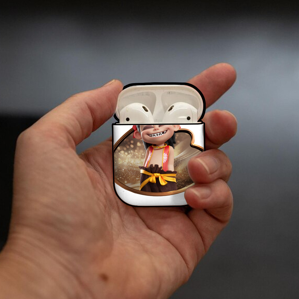 Ne Zha 2 ナタ 魔童の大暴れ AirPods 第2世代保護ケース ハードシェル ブラック 耐衝撃・防指紋・カラビナ付き